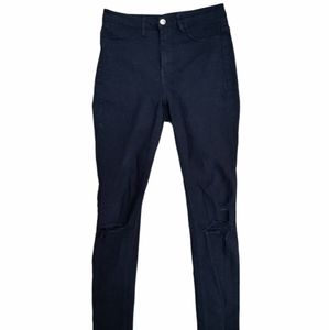 Divided women's black jeans size 6 w ripped detail